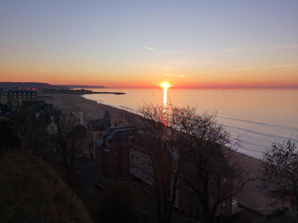 Du Cote De Chez Swann 1 Bed & Breakfast Trouville-sur-Mer Eksteriør bilde